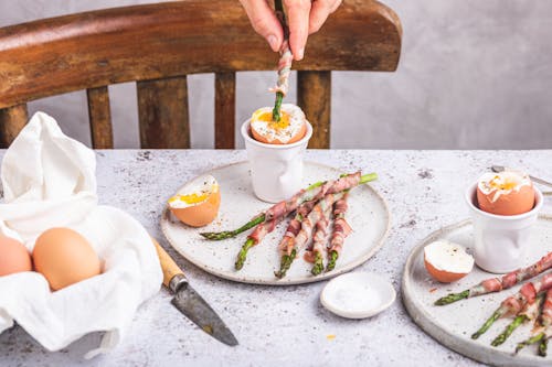 Bacon-asparagus dippers with jammy eggs