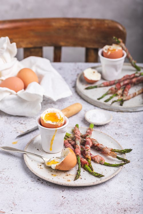 Bacon-asparagus dippers with jammy eggs