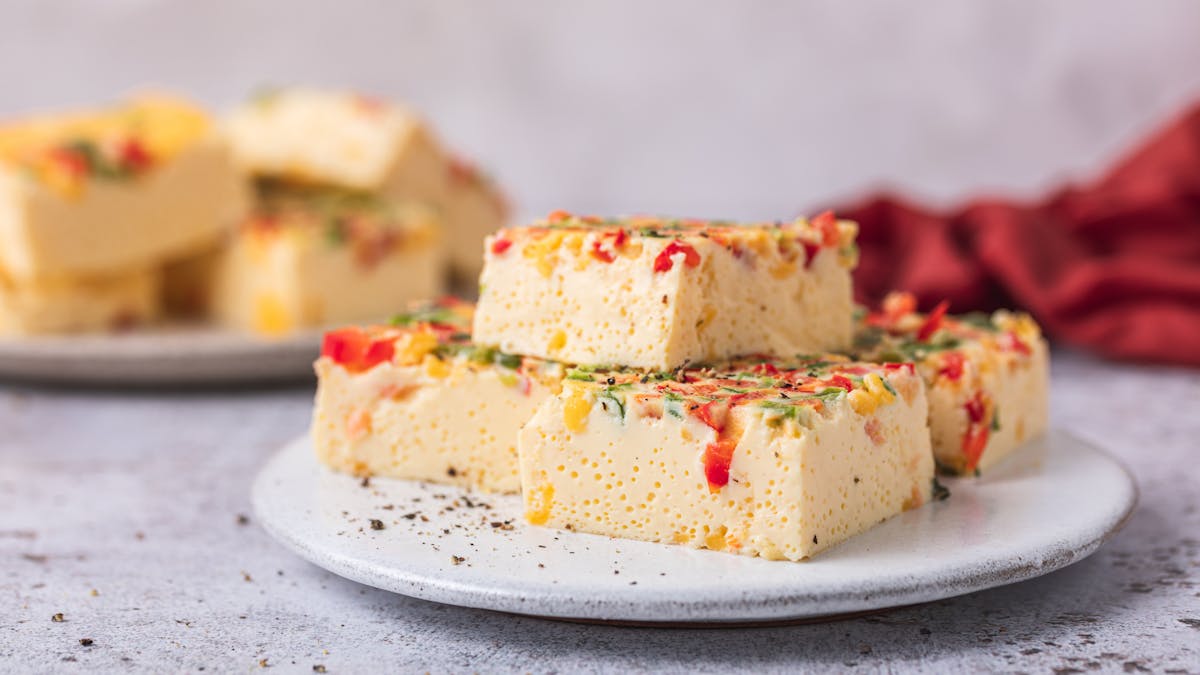 Vegetarian egg bites with cheddar and bell pepper