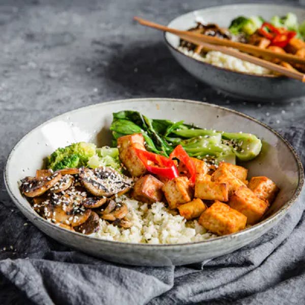 Low-carb vegan Buddha bowl