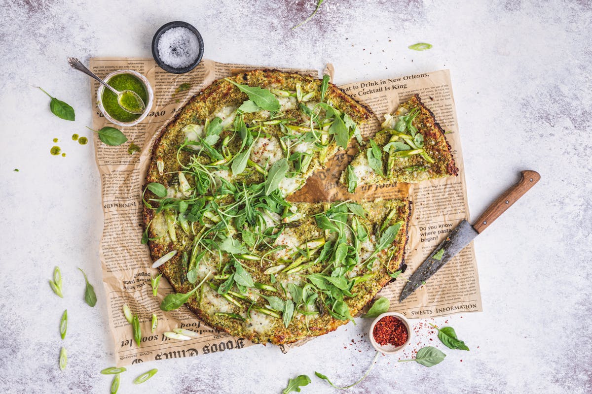 Green broccoli pizza