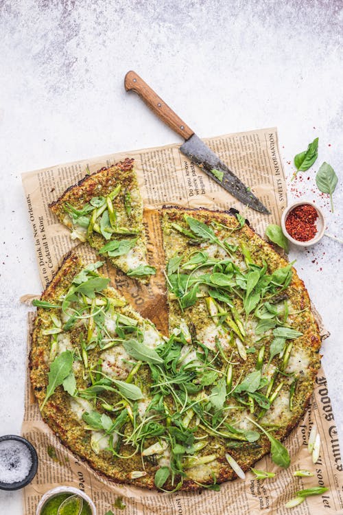 Green broccoli pizza