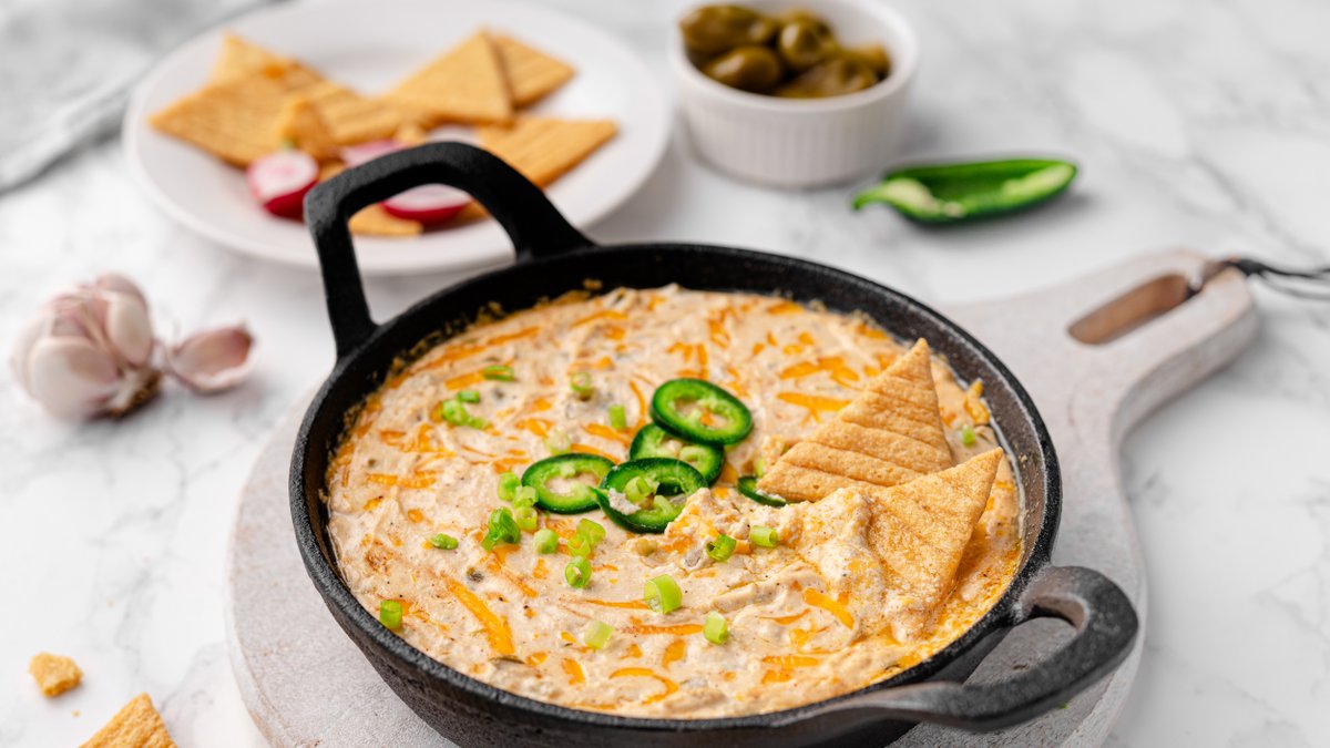 High-protein queso dip