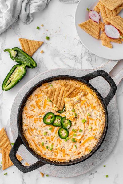 High-protein queso dip