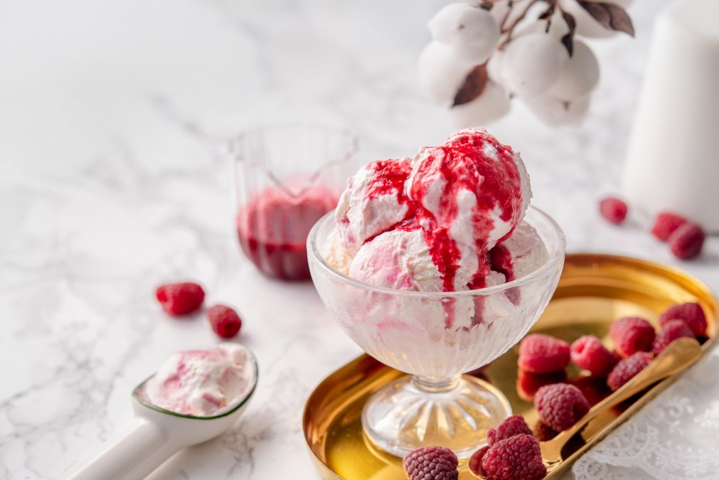 Sugar-free cottage cheese ice cream with raspberry ripple