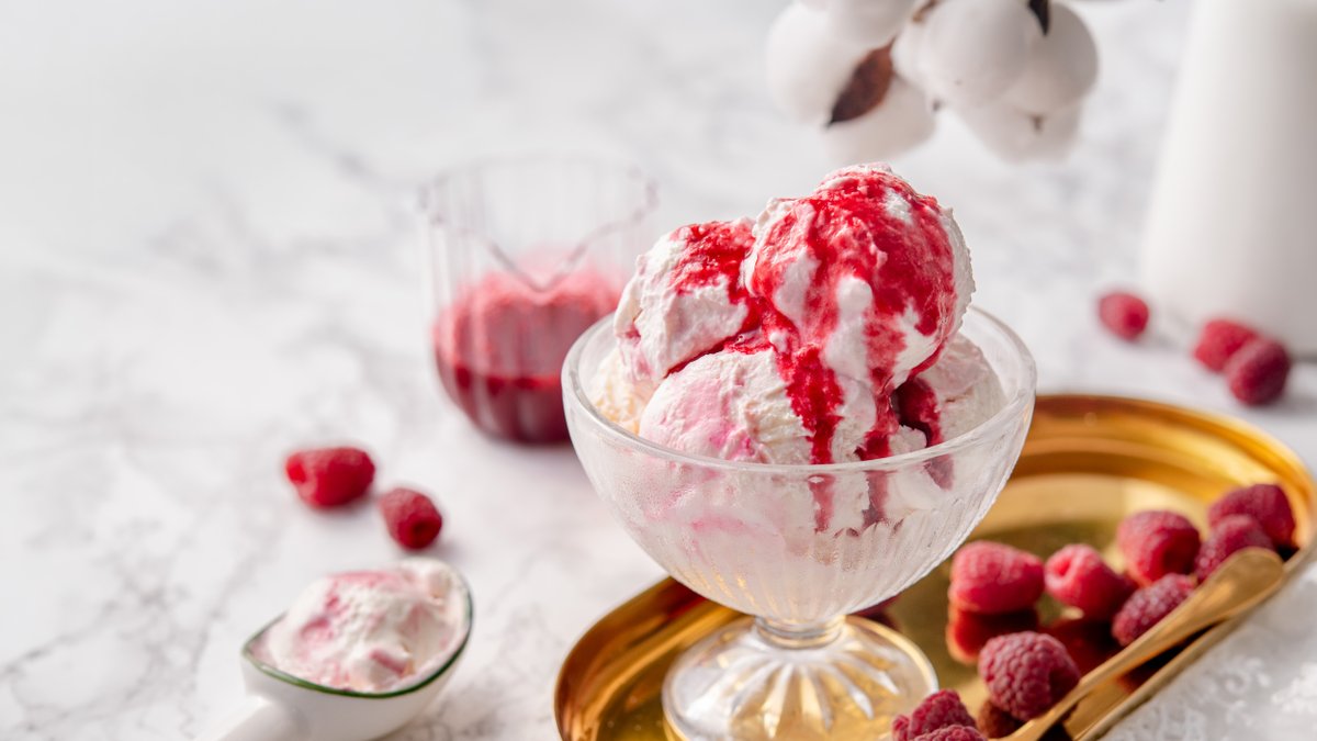 Sugar-free cottage cheese ice cream with raspberry ripple