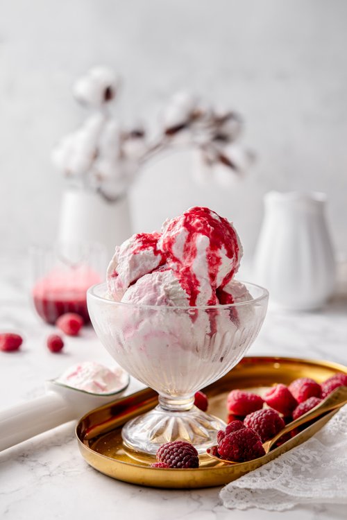 Sugar-free cottage cheese ice cream with raspberry ripple
