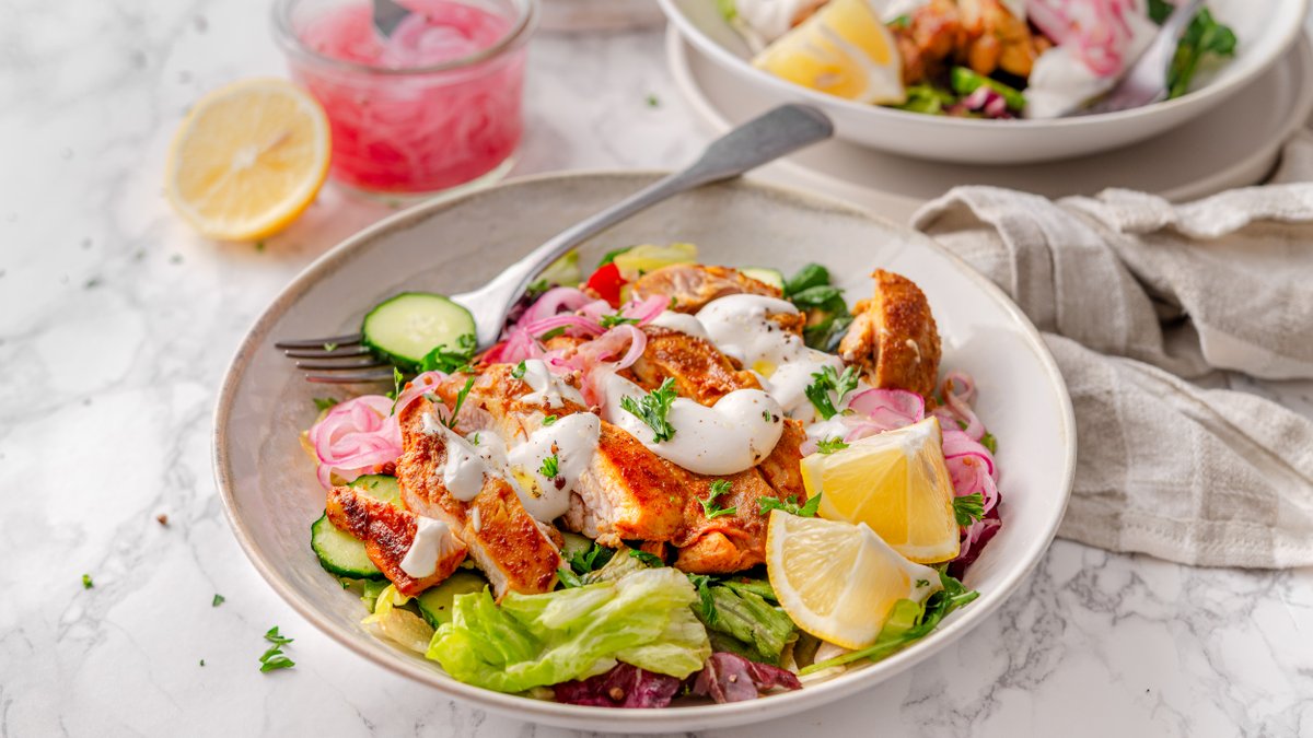 Low-carb chicken shawarma bowl