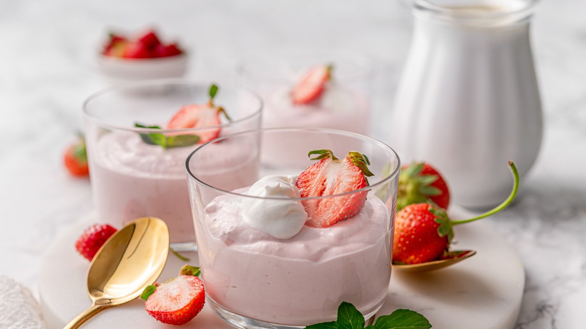 Strawberry cottage cheese mousse