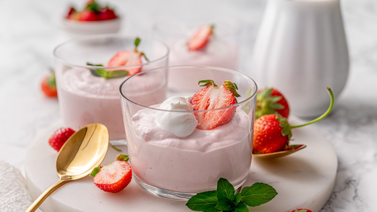 Strawberry cottage cheese mousse