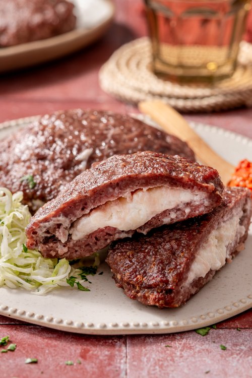 Air fryer cheese-stuffed Balkan burger (pljeskavica)