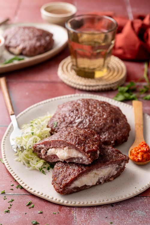 Air fryer cheese-stuffed Balkan burger (pljeskavica)