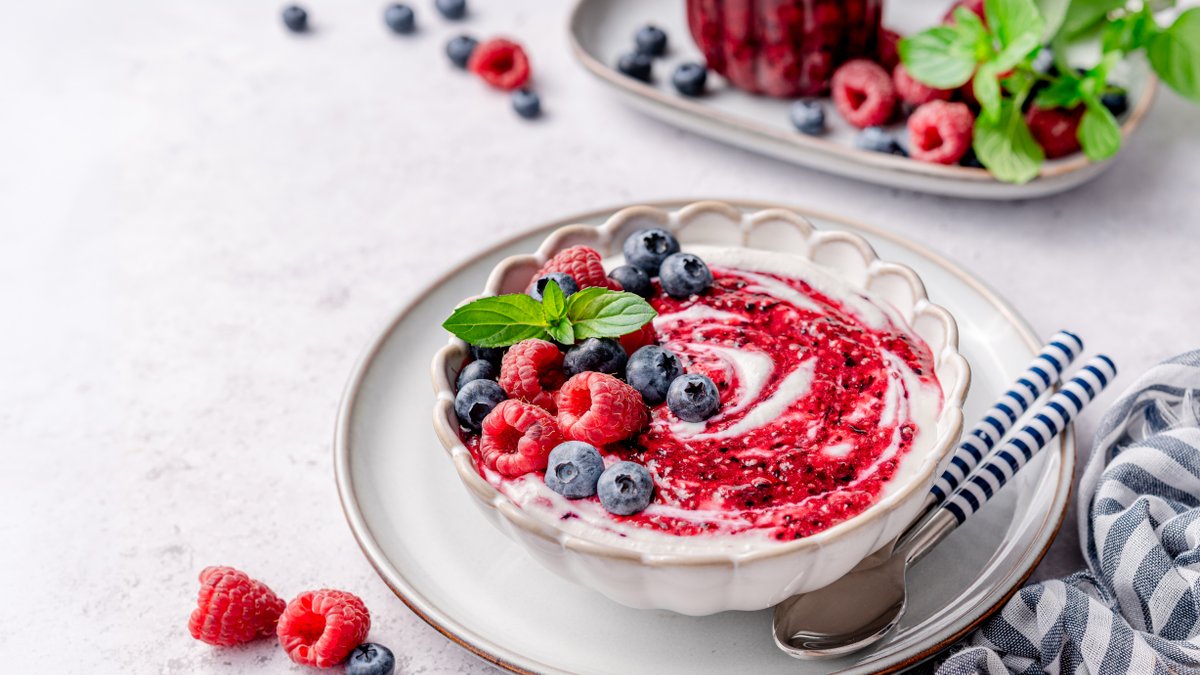 Berry cottage cheese breakfast bowl