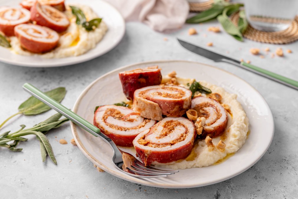 Turkey involtini with hazelnuts and pumpkin