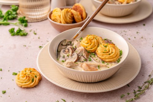 Creamy turkey and mushroom stew with cauliflower Duchess