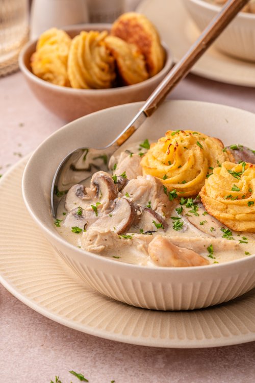 Creamy turkey and mushroom stew with cauliflower Duchess