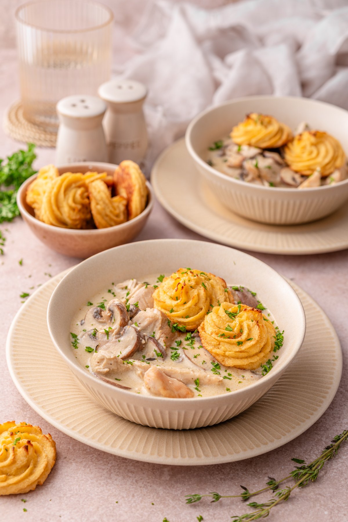 Creamy turkey and mushroom stew with cauliflower Duchess