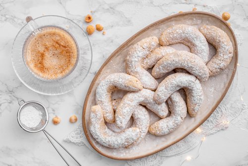 Keto almond crescent cookies (Vanillekipferl)