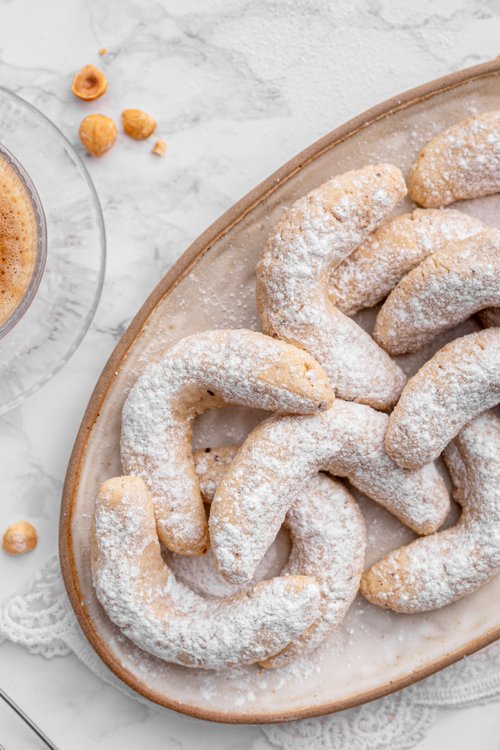Keto almond crescent cookies (Vanillekipferl)