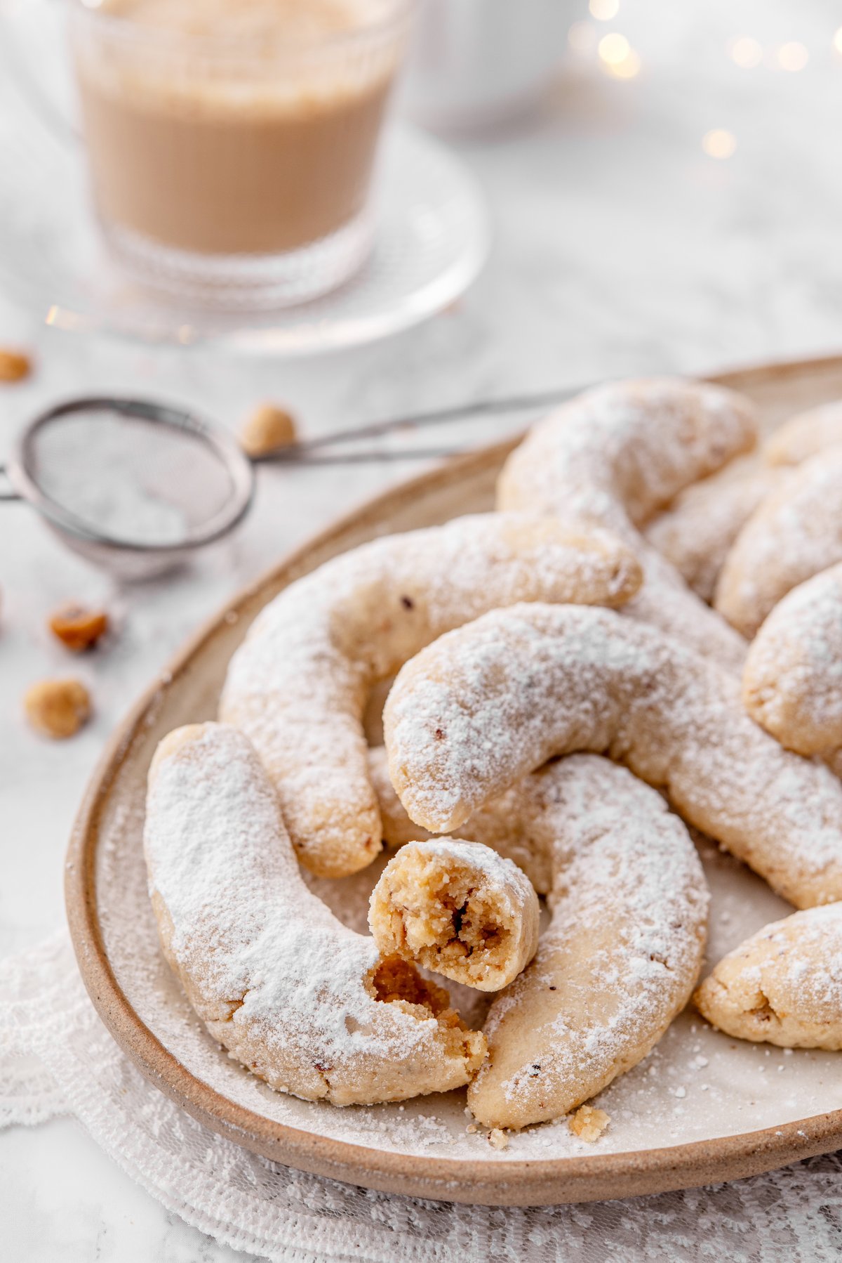 Keto almond crescent cookies (Vanillekipferl)