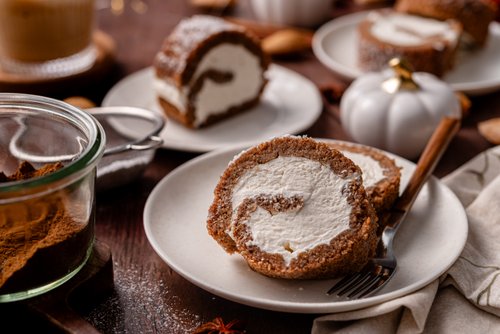 Keto pumpkin spice Swiss roll
