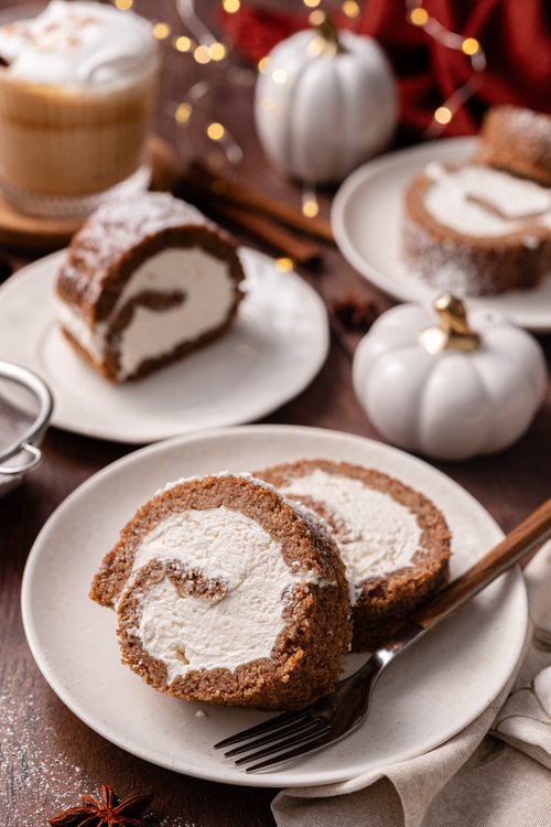 Keto pumpkin spice Swiss roll