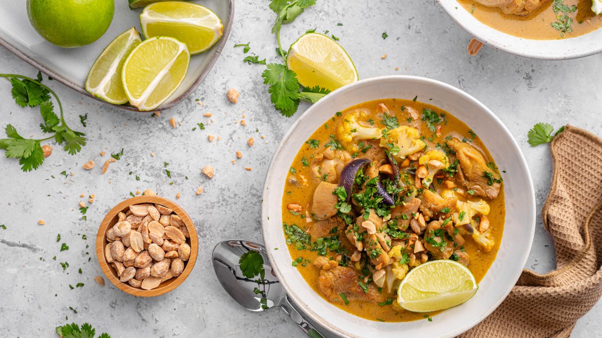 Low carb chicken massaman curry