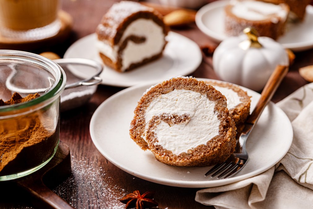 Keto pumpkin spice Swiss roll
